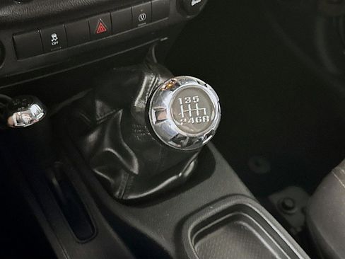 Used 2017 Jeep Wrangler Unlimited Sahara w/ Connectivity Group AWD/4WD image 16