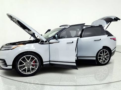 Used 2025 Land Rover Range Rover Velar Dynamic SE AWD/4WD image 14