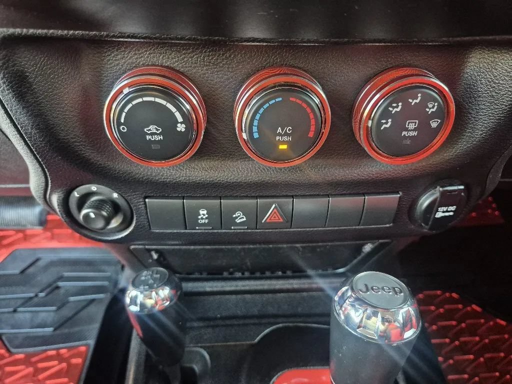 Used 2015 Jeep Wrangler Unlimited Sport w/ Quick Order Package 24S AWD/4WD image 23