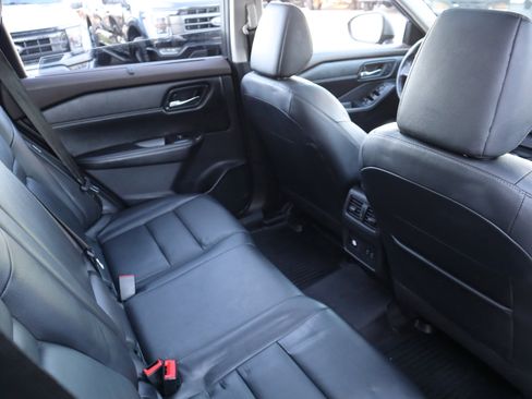 Used 2023 Nissan Rogue SL w/ SL Premium Package image 32