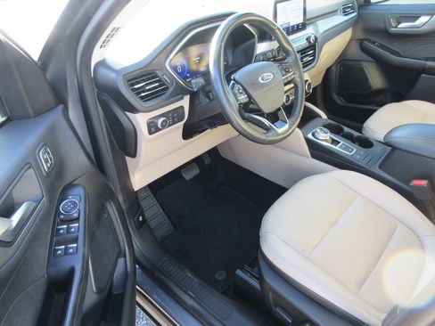 Used 2022 Ford Escape Titanium image 14