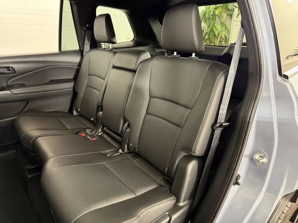 Used 2023 Honda Passport EX-L image 32