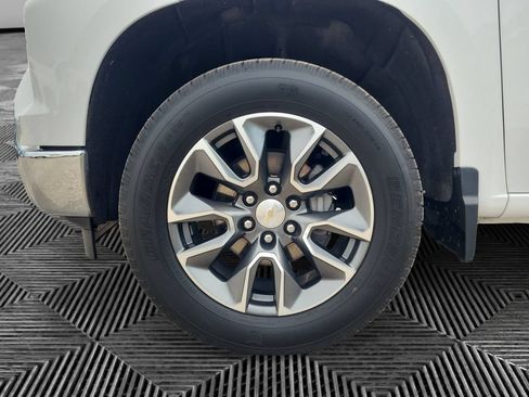 Used 2024 Chevrolet Silverado 1500 LT AWD/4WD image 14