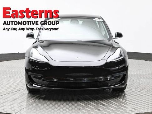 Used 2019 Tesla Model 3 Standard Range Plus image 2