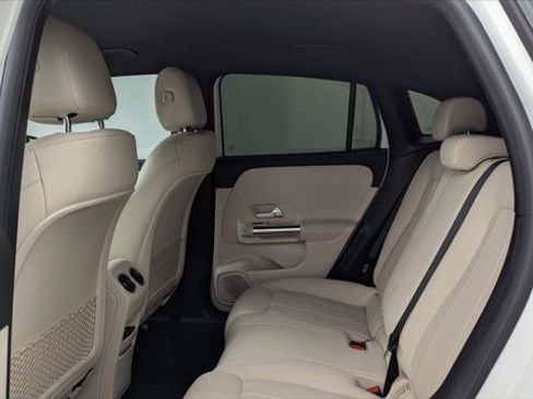 Used 2022 Mercedes-Benz GLA 250 w/ Premium Package image 17