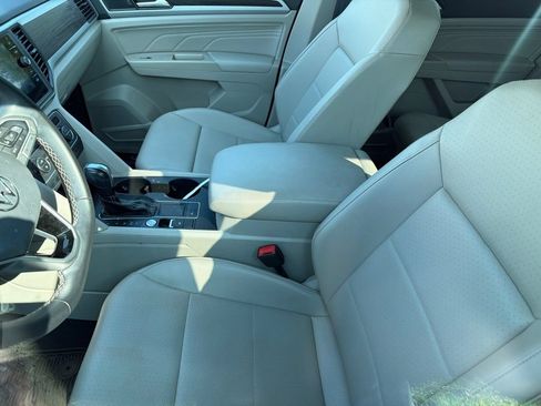 Used 2021 Volkswagen Atlas SE w/ Panoramic Sunroof Package FWD image 6