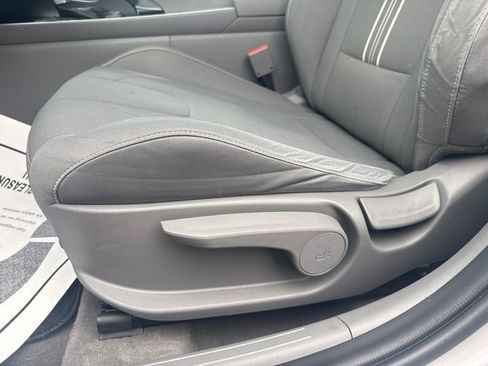 Used 2023 Hyundai Elantra SEL w/ Convenience Package FWD image 15