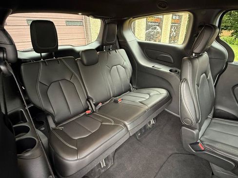 Used 2026 Chrysler Pacifica Select FWD image 21