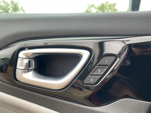 Used 2025 Jeep Compass Limited w/ Elite Group image 33