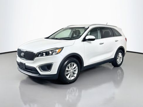 Used 2017 Kia Sorento FWD image 4