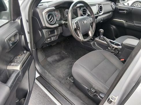 Used 2019 Toyota Tacoma 2WD Double Cab image 10