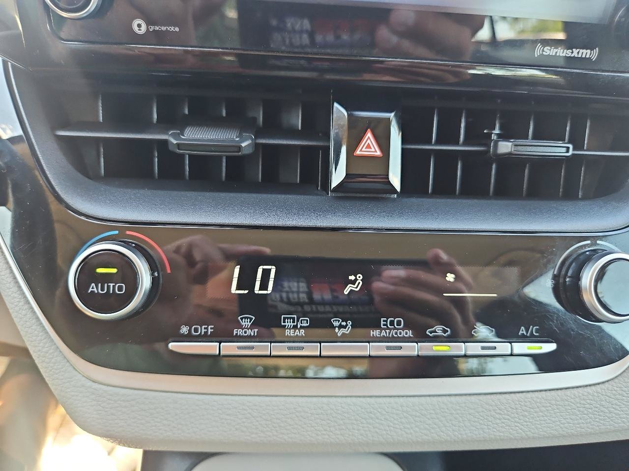 Used 2021 Toyota Corolla LE FWD image 30