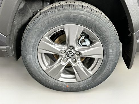 Used 2025 Toyota RAV4 XLE image 11