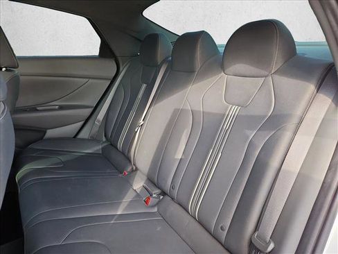 Used 2023 Hyundai Elantra SEL w/ Preferred Accessory Package FWD image 16