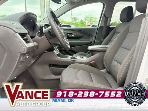 Used 2024 GMC Terrain SLE w/ Driver Convenience Package FWD image 10