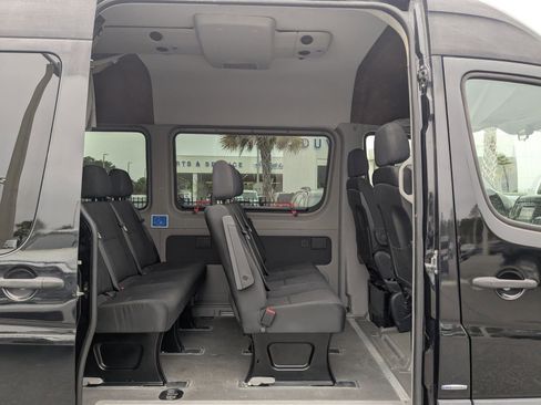Used 2016 Mercedes-Benz Sprinter 2500 image 15