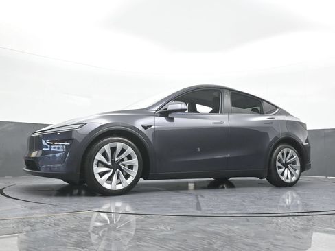 Used 2026 Tesla Model Y 2WD image 49