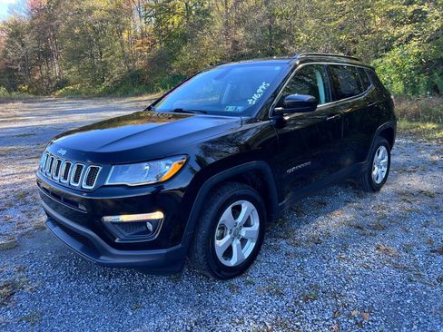 Used 2020 Jeep Compass Latitude w/ Cold Weather Group AWD/4WD image 3