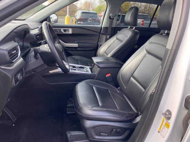 Used 2023 Ford Explorer XLT AWD/4WD image 17