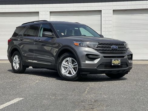 Used 2022 Ford Explorer XLT image 1