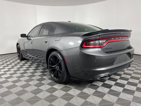 Used 2018 Dodge Charger SXT w/ Blacktop Package image 7