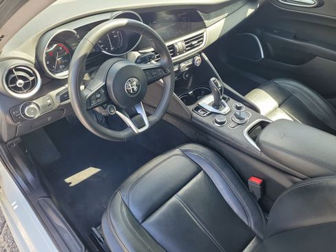 Used 2020 Alfa Romeo Giulia w/ Nero Edizione RWD image 18