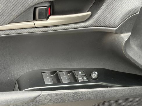 Used 2025 Toyota Camry SE FWD image 5