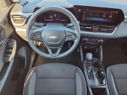 Used 2025 Chevrolet TrailBlazer LT image 4