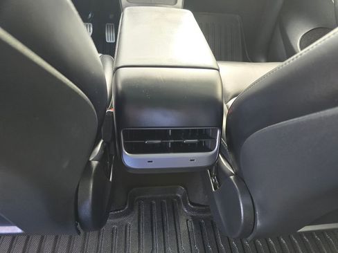 Used 2023 Tesla Model Y Performance image 22