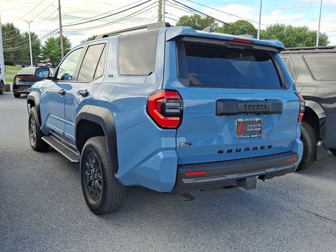 Certified 2025 Toyota 4Runner SR5 AWD/4WD image 3