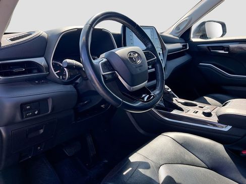 Used 2022 Toyota Highlander Limited AWD/4WD image 9