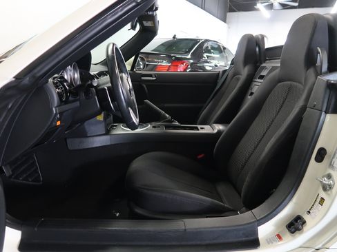 Used 2007 MAZDA MX-5 Miata Sport RWD image 23