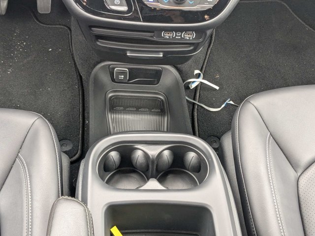 Used 2025 Chrysler Voyager LX FWD image 18