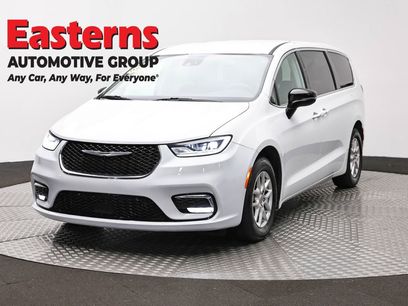 Used 2024 Chrysler Pacifica Touring-L