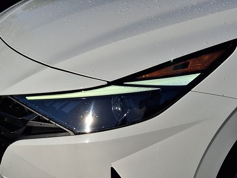Used 2023 Hyundai Elantra SEL w/ Convenience Package FWD image 9