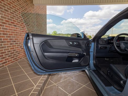 Used 2025 Ford Mustang Coupe RWD image 9