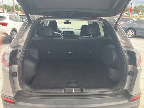 Used 2019 Jeep Cherokee Limited FWD image 18