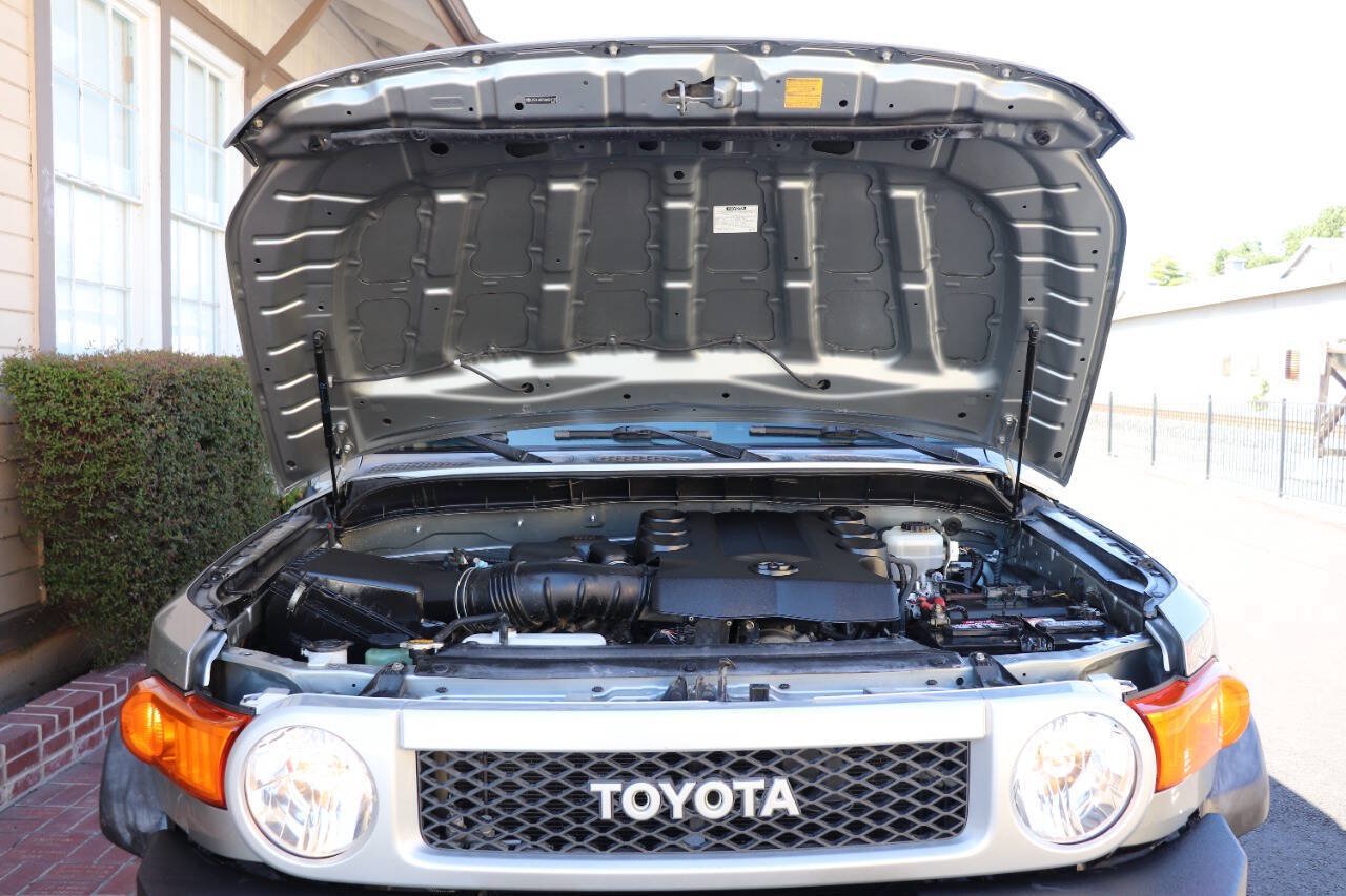 Used 2010 Toyota FJ Cruiser 4WD w/ Convenience Pkg image 11