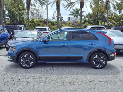 Certified 2023 Kia Niro Wind FWD image 2