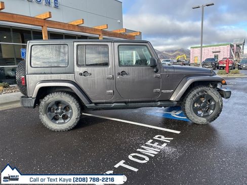 Used 2014 Jeep Wrangler Unlimited Sahara image 8
