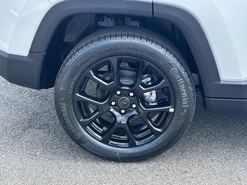 New 2026 Jeep Compass Latitude image 18