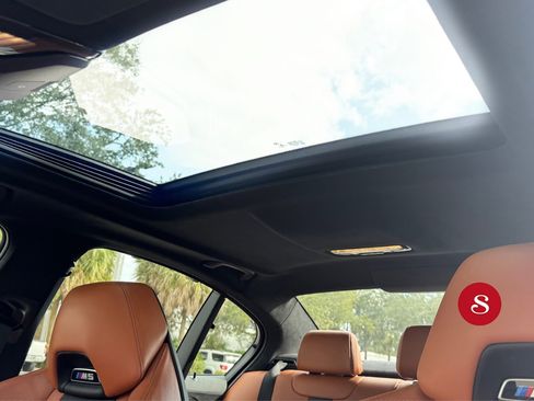 Used 2022 BMW M5 w/ Executive Package image 17