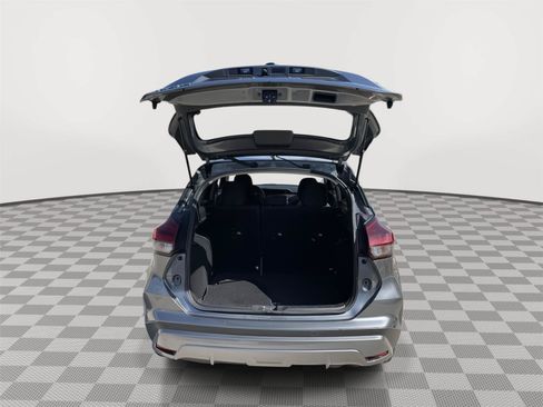 Used 2021 Nissan Kicks S FWD image 16