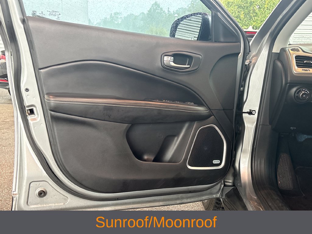 Used 2021 Jeep Compass Latitude w/ Sun and Sound Group FWD image 3