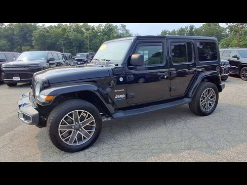 Used 2023 Jeep Wrangler Unlimited Sahara w/ Cold Weather Group AWD/4WD image 4