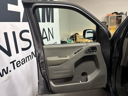 Used 2020 Nissan Frontier SV image 9