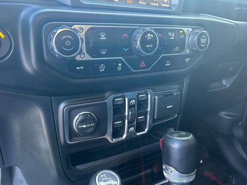 Used 2021 Jeep Wrangler Unlimited Sahara image 35