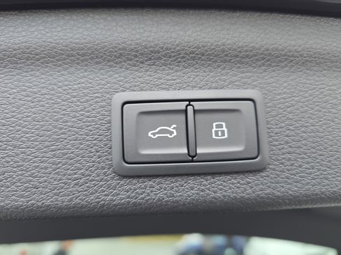 New 2025 Audi Q3 2.0T Premium image 13