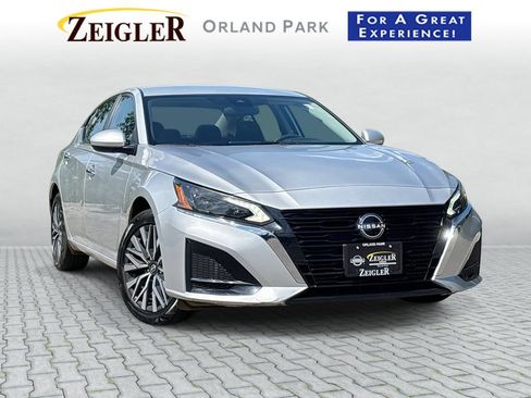 Certified 2023 Nissan Altima 2.5 SV AWD/4WD image 1