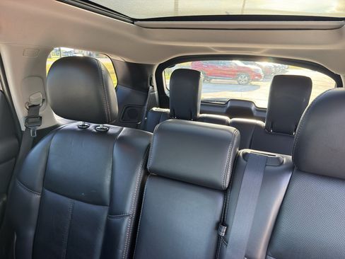 Used 2017 Nissan Pathfinder Platinum w/ Family Entertainment Package AWD/4WD image 11